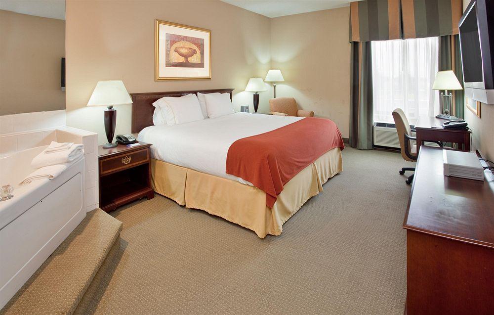 Holiday Inn Express Hotel Kansas City - Bonner Springs By Ihg Quarto foto