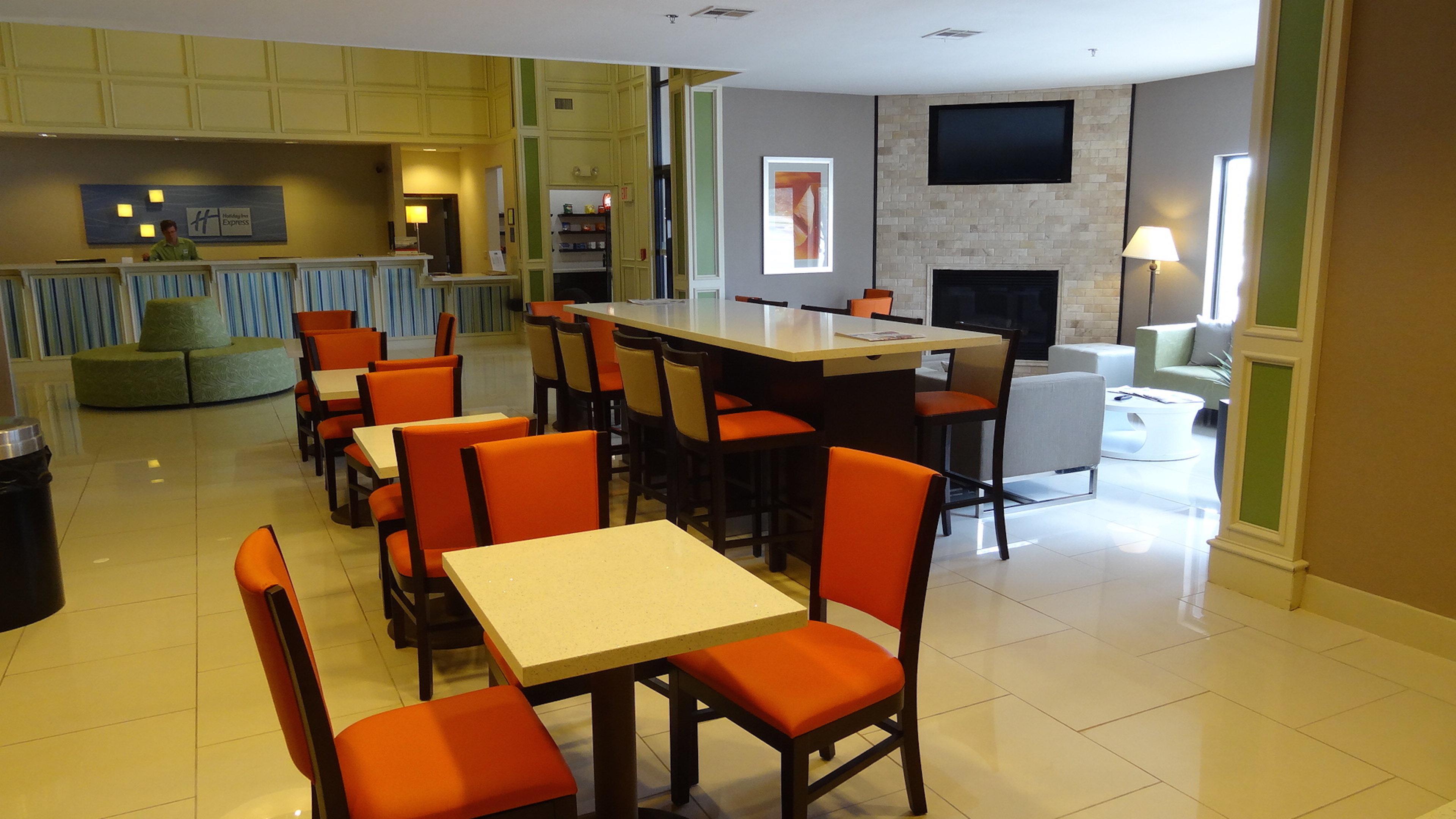 Holiday Inn Express Hotel Kansas City - Bonner Springs By Ihg Exterior foto
