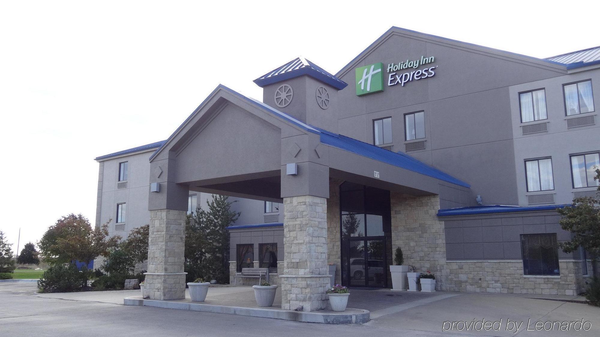 Holiday Inn Express Hotel Kansas City - Bonner Springs By Ihg Exterior foto